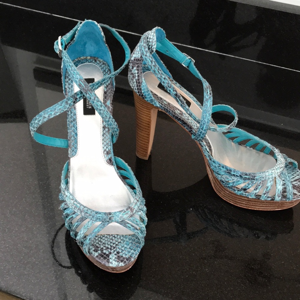 White House/Black Market high heel shoes